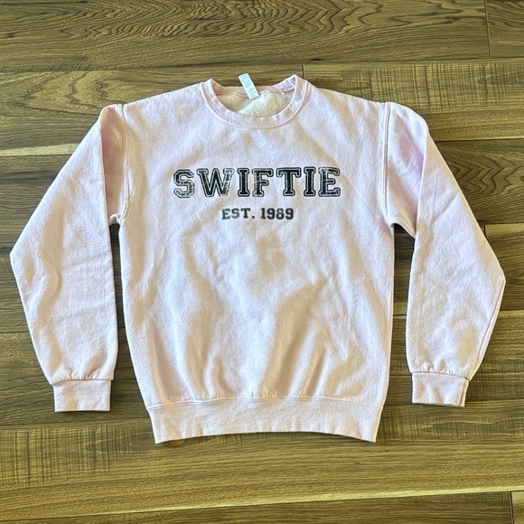 Taylor Swift Swiftie Sweatshirt Pink Small - Picture 1 of 6